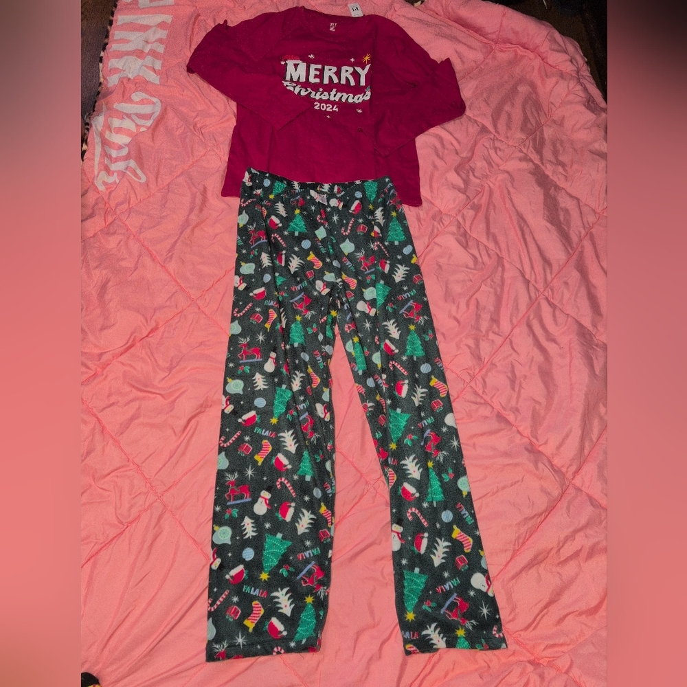 Woman's Medium Christmas Pajama Set
